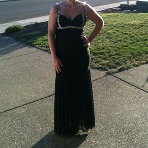 Betsy & Adams evening gown